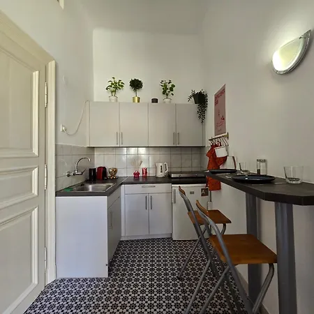 Grand Boulevard Ap Downtown Near 4-6 Tram Apartament *