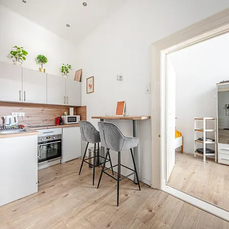 Grand Boulevard Cozy Charm Ac, Huge Smart Tv