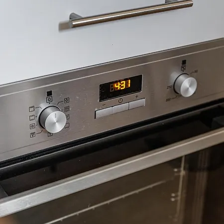 Grand Boulevard Cozy Charm Ac, Huge Smart Tv