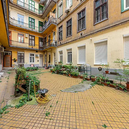 Grand Boulevard Cozy Charm Ac, Huge Smart Tv